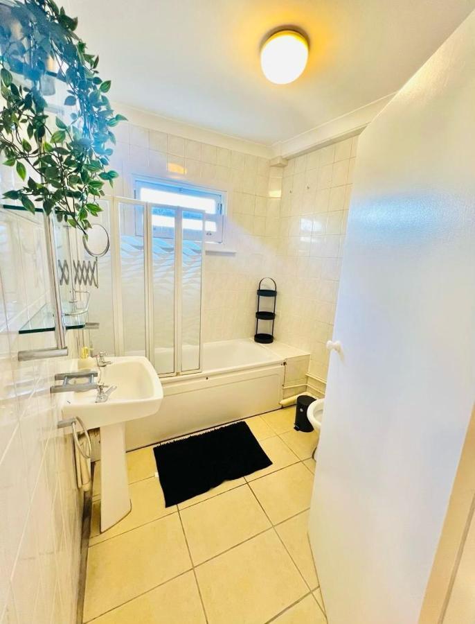 The Vista Apartment Лондон Экстерьер фото